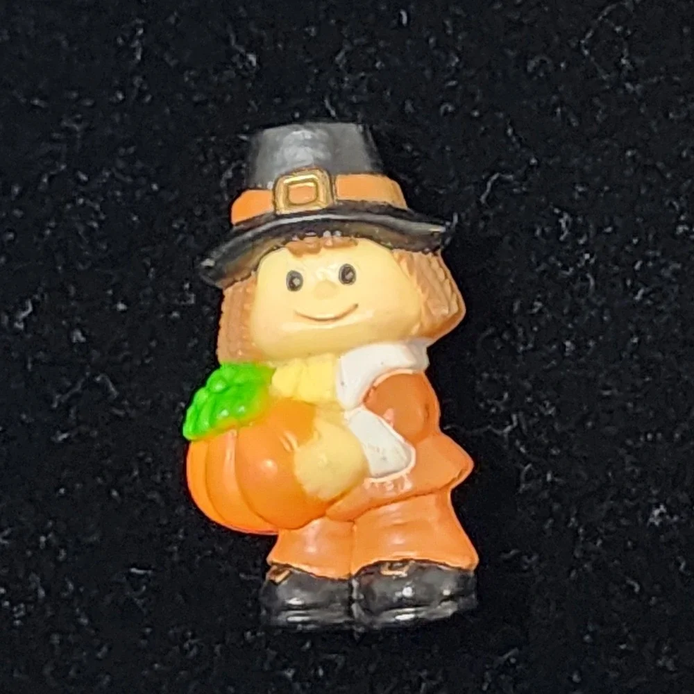 Russ Berrie Vintage Thanksgiving Pilgrim Girl Pumpkin Brooch Pin Holiday Jewelry